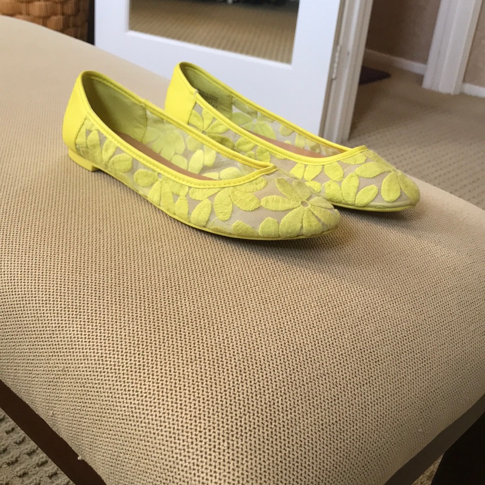 Aldo beautiful yellow flats NWOT!!!